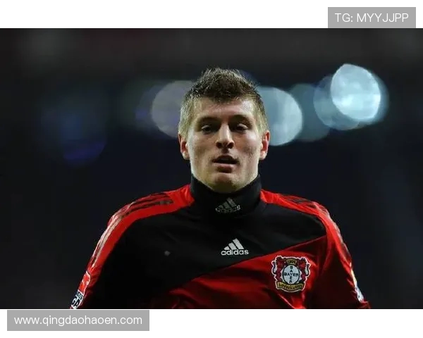 克罗斯：从足球场上的天才到全球体育文化的引领者